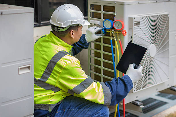 Professional Hvac technician working in Montpelier, IN